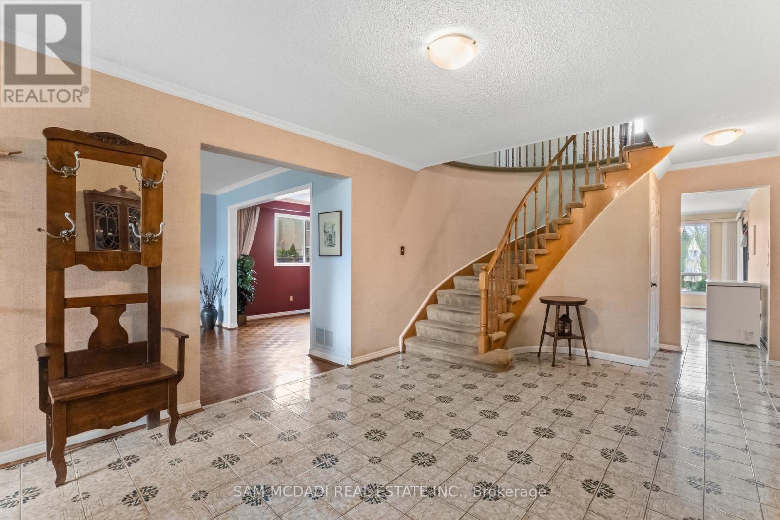 2138 Burbank Drive, Mississauga, Ontario  L5L 2T8 - Photo 6 - W13082722