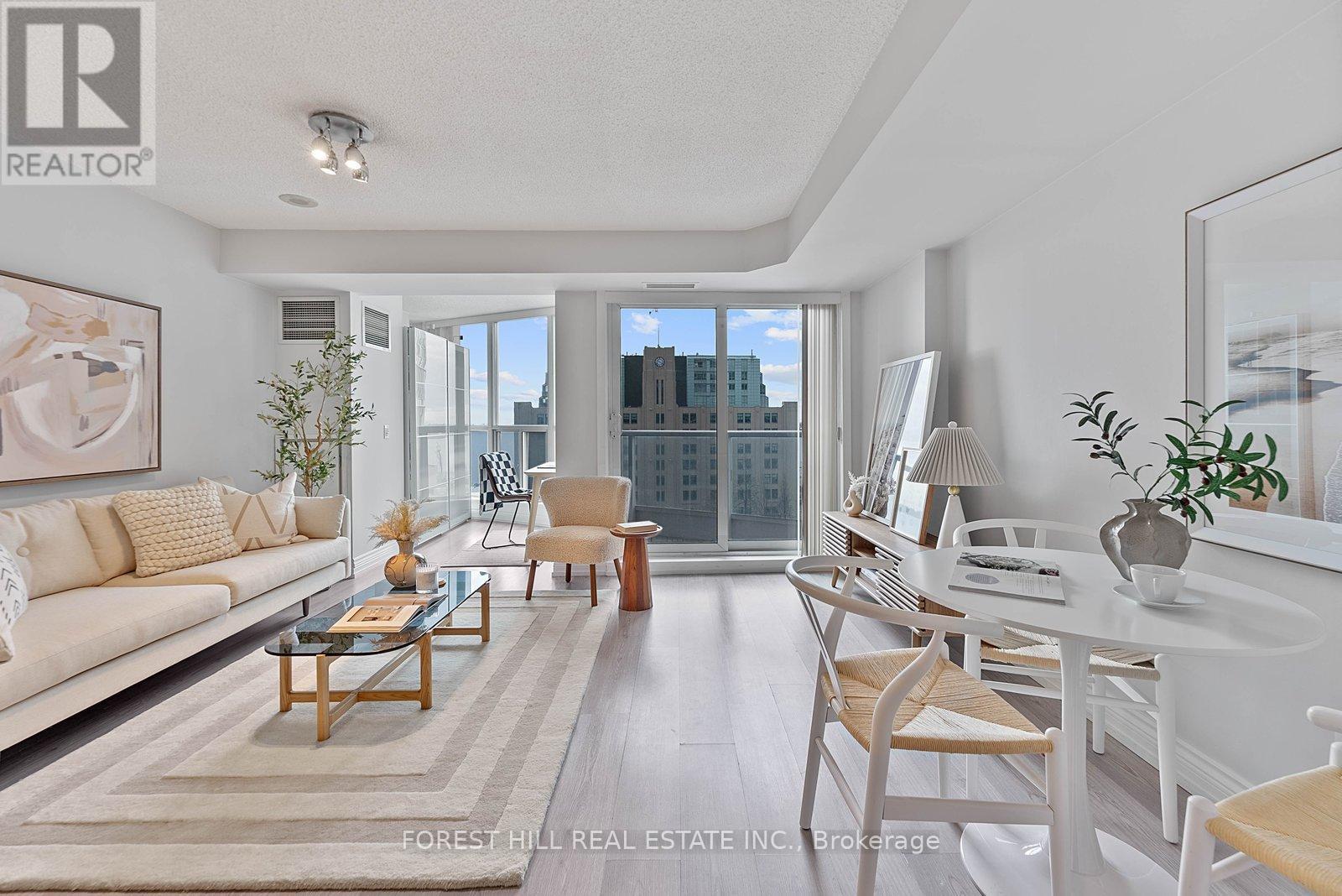 911 - 8 YORK STREET, Toronto, Ontario