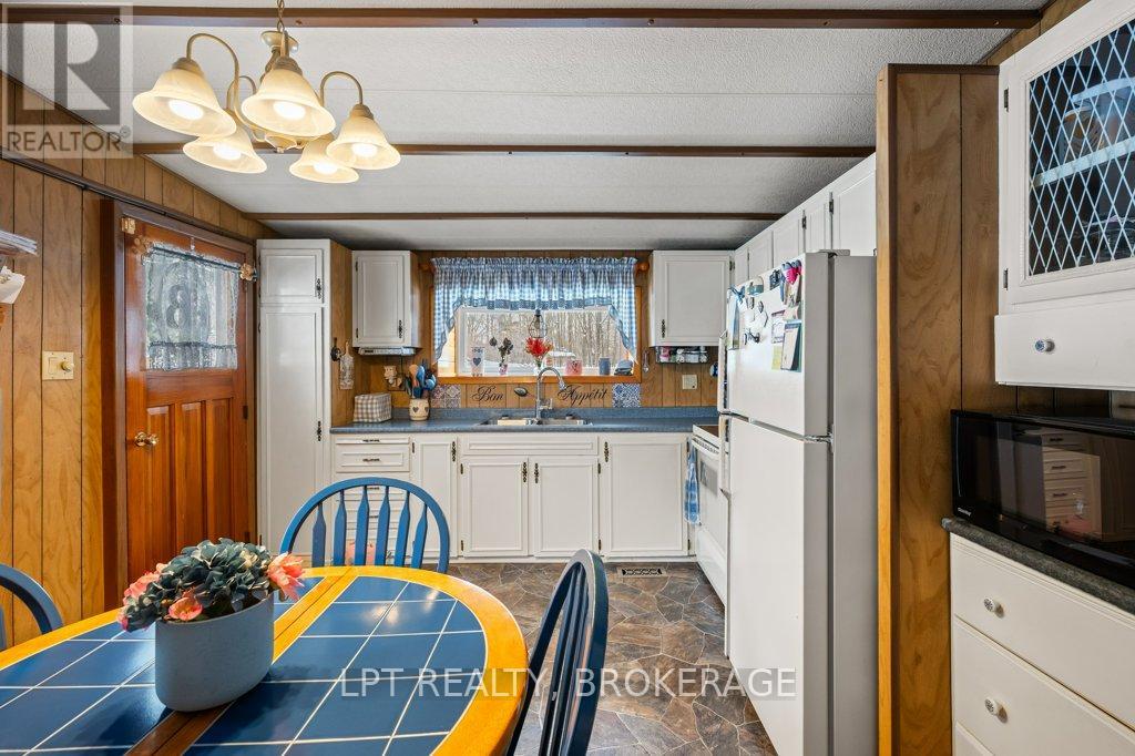 1023 MOON ROAD, Frontenac, Ontario