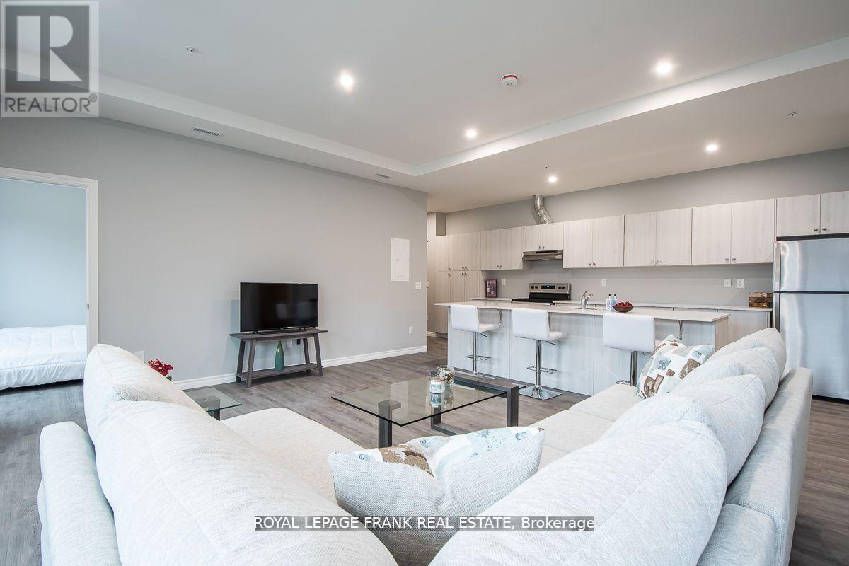 E2 - 513 Dundas Street E, Whitby, Ontario  L1N 0N4 - Photo 3 - E13082794