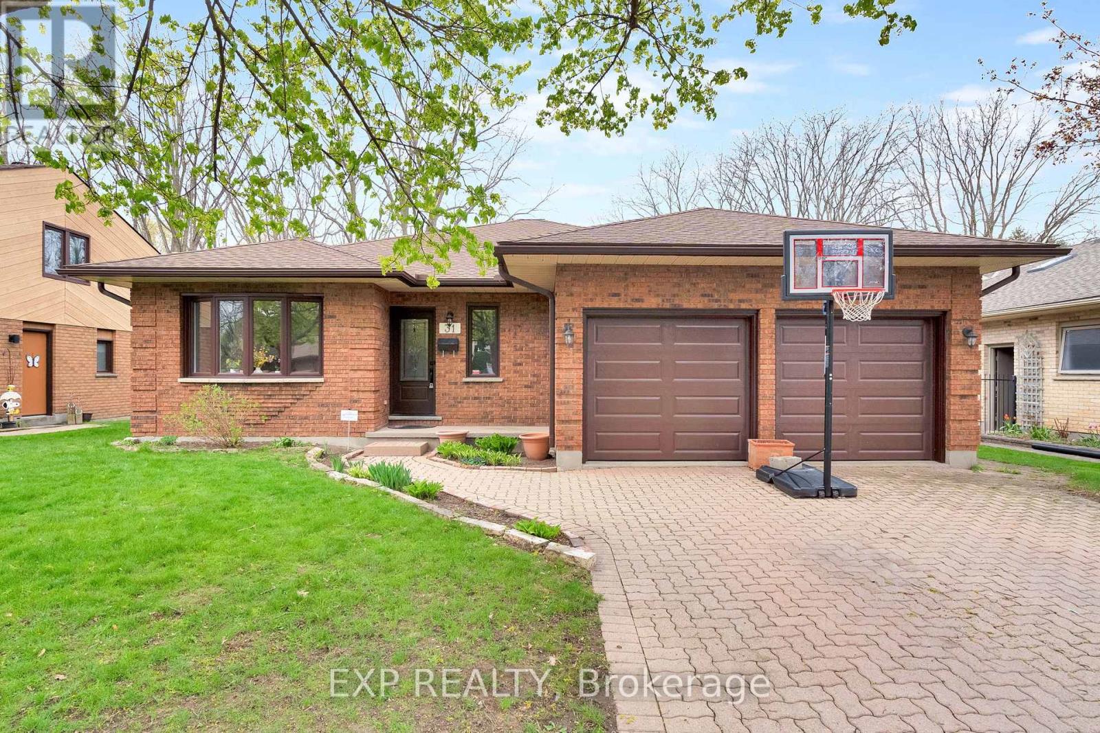 31 Moffat Crescent