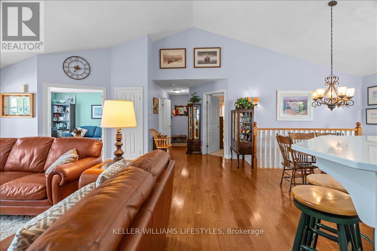 40 Lakeside Circle, Lambton Shores, Ontario  N0M 1T0 - Photo 10 - X13082842