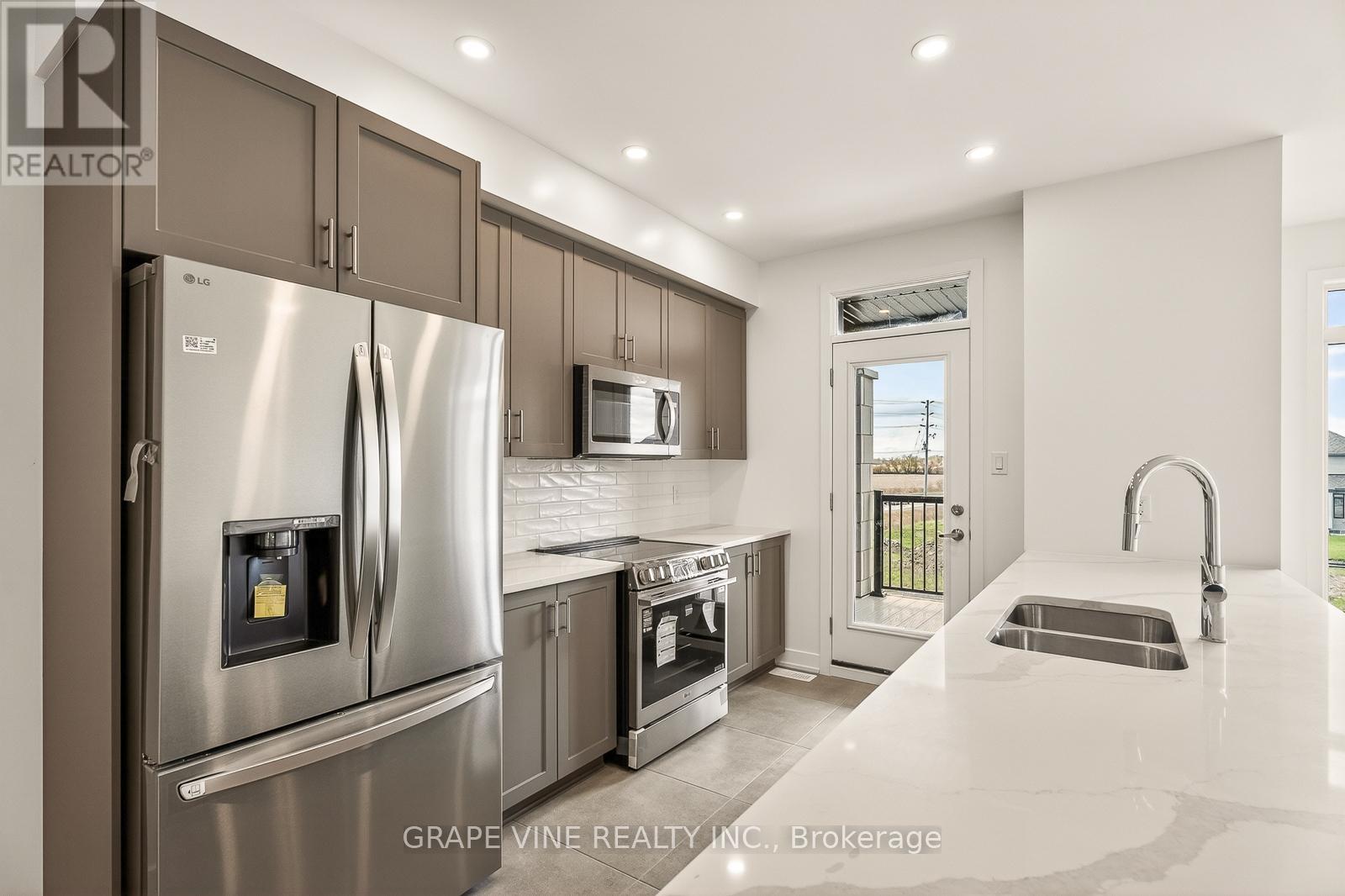 578 Arbia Ridge, Ottawa, Ontario  K2S 2S4 - Photo 13 - X13082922