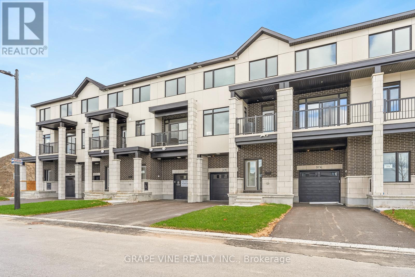 578 Arbia Ridge, Ottawa, Ontario  K2S 2S4 - Photo 2 - X13082922