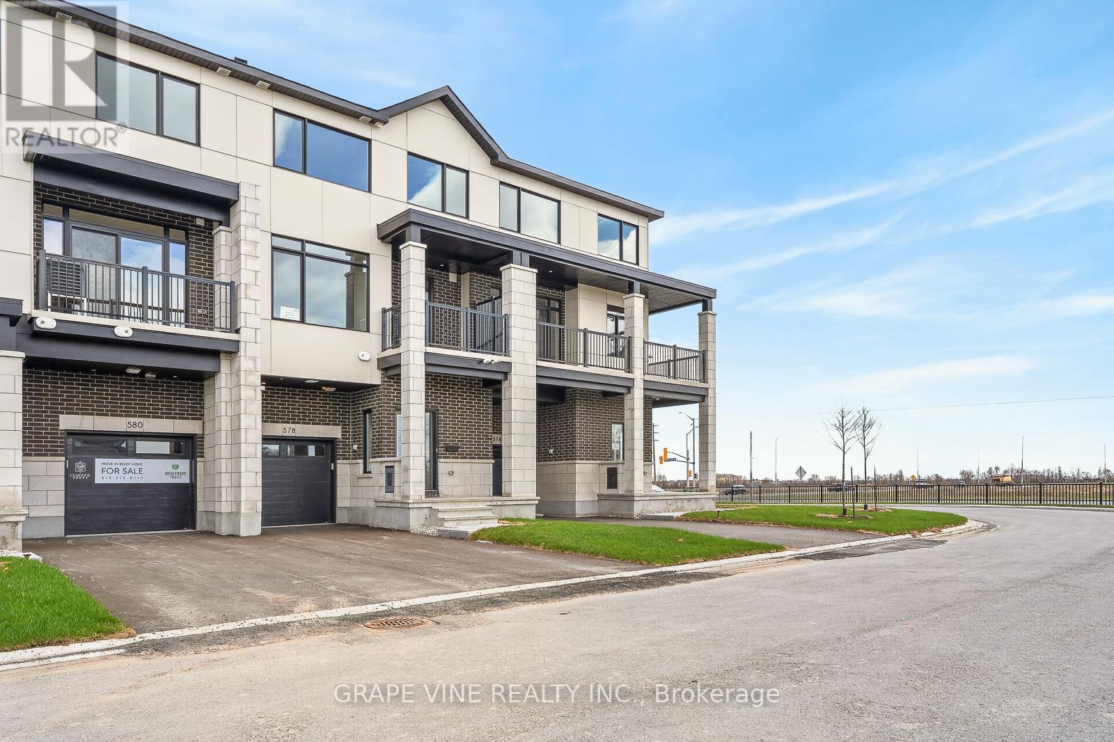578 Arbia Ridge, Ottawa, Ontario  K2S 2S4 - Photo 3 - X13082922