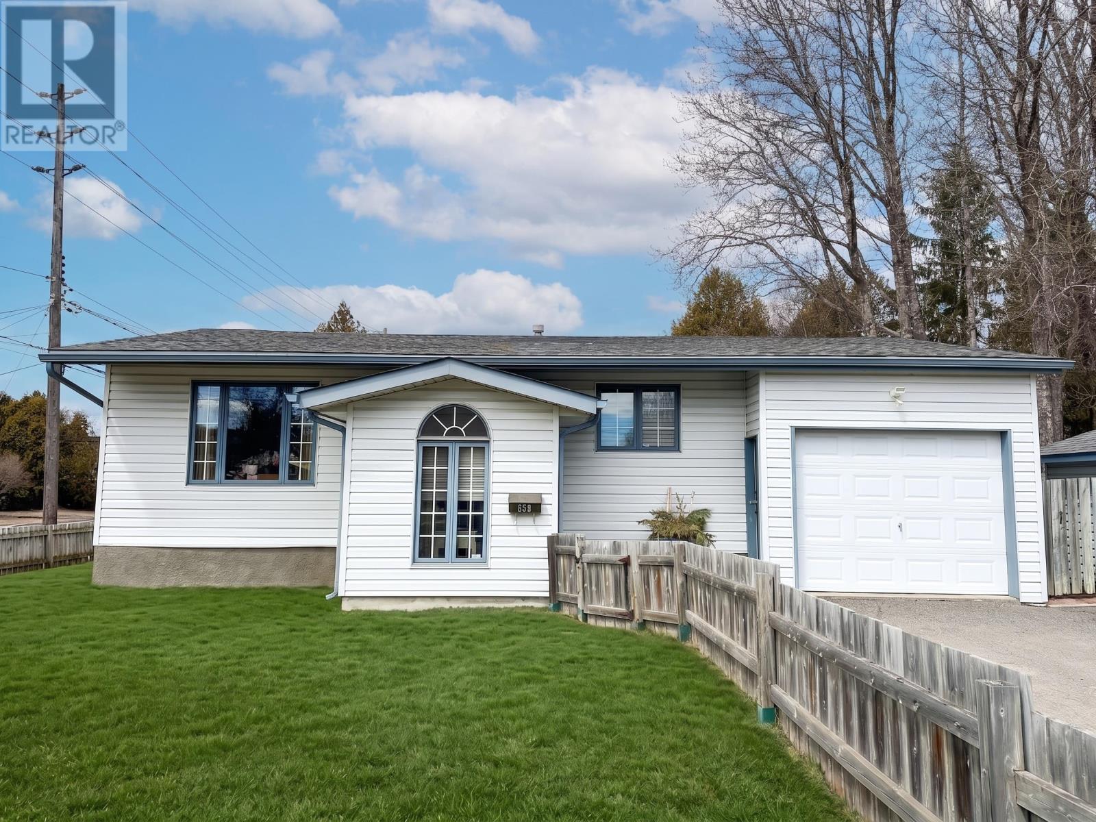 558 Van Norman, Thunder Bay, Ontario  P7A 4E7 - Photo 1 - TB2600900