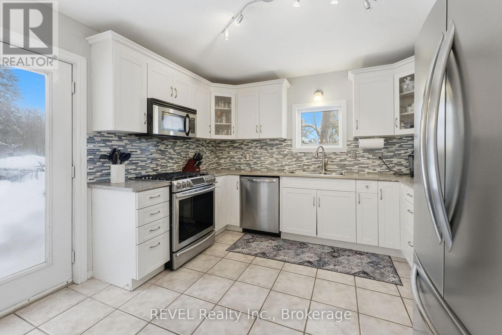 5 Barbara Avenue, Oro-Medonte, Ontario  L0L 2E0 - Photo 16 - S12965850