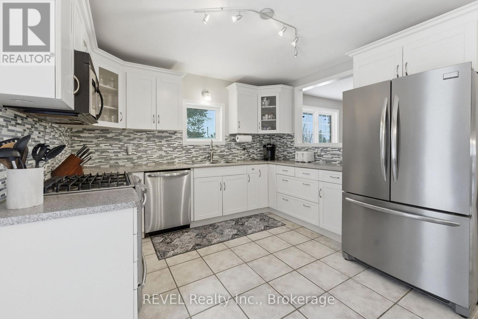 5 Barbara Avenue, Oro-Medonte, Ontario  L0L 2E0 - Photo 14 - S12965850
