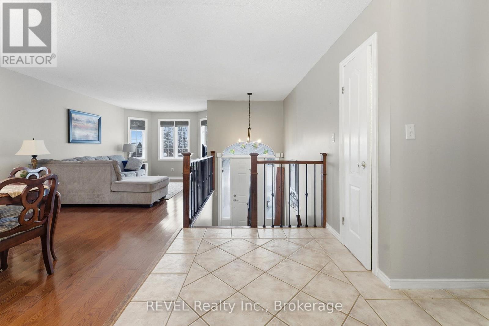 5 Barbara Avenue, Oro-Medonte, Ontario  L0L 2E0 - Photo 7 - S12965850