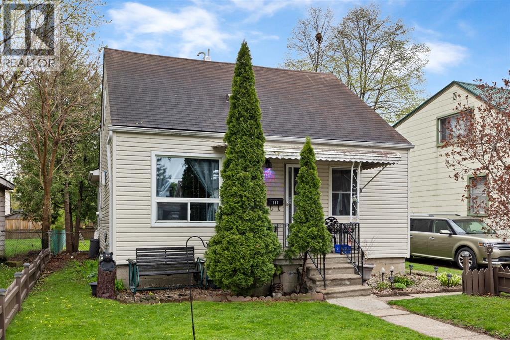 981 McEwan AVENUE Windsor Ontario Canada N9B2G1