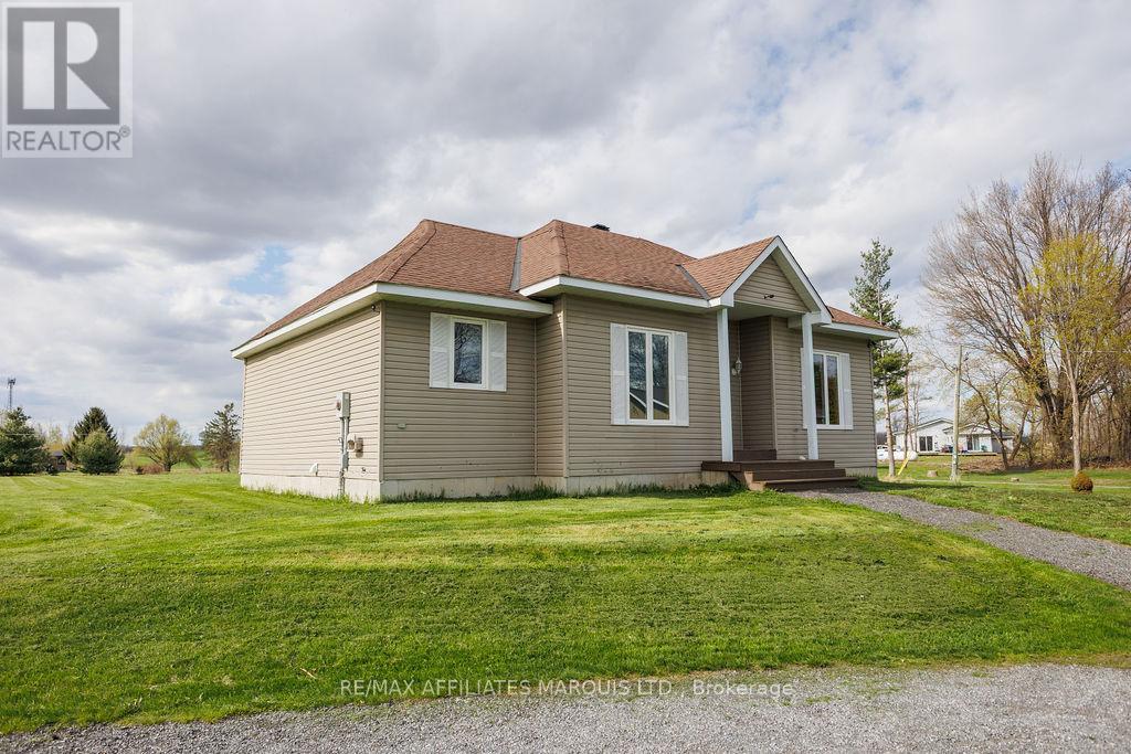 19249 County Road 2 Road, South Glengarry, Ontario  K0C 2E0 - Photo 3 - X12693788