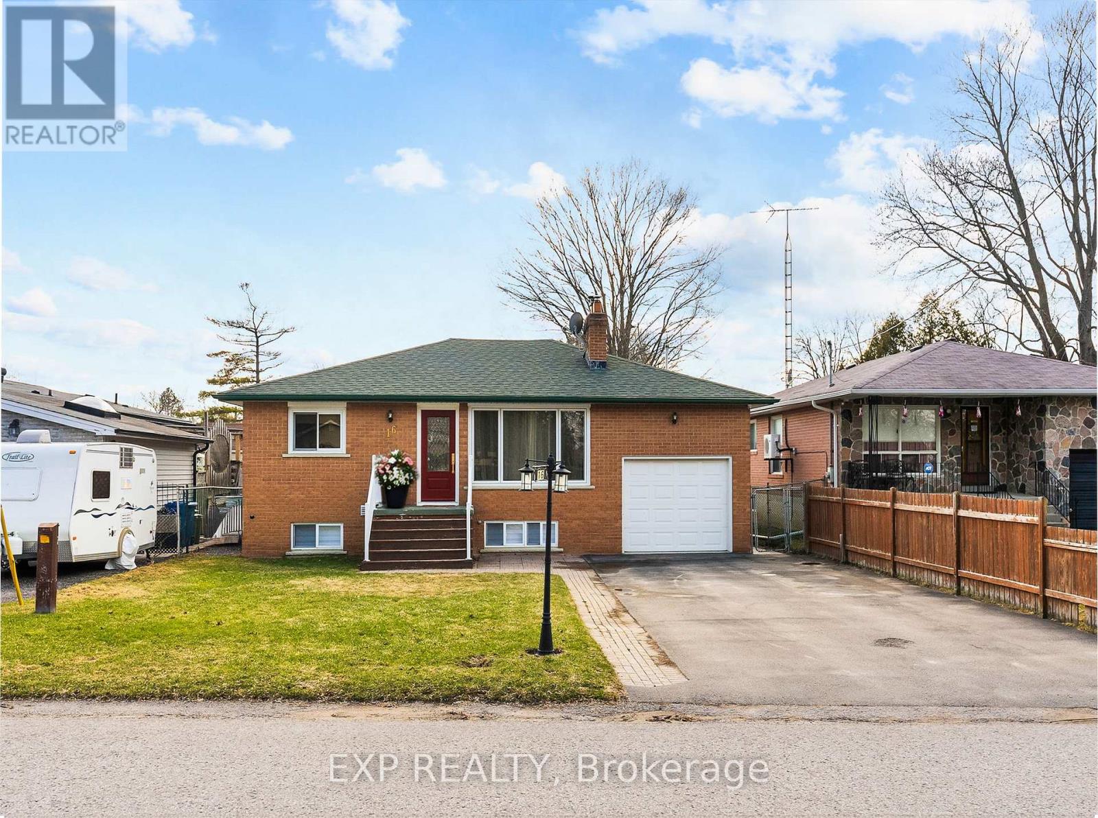 16 Lorne Street, Georgina (Sutton & Jackson's Point), Ontario  L0E 1L0 - Photo 2 - N13082760