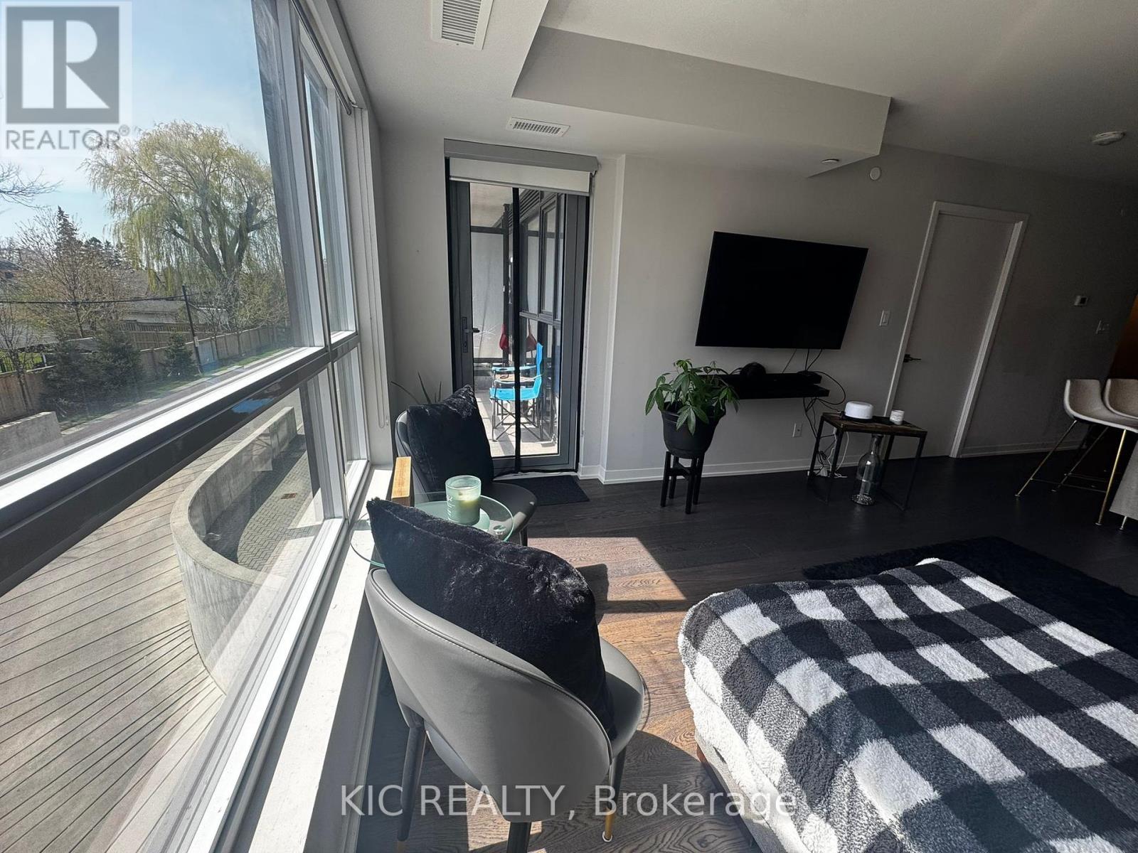 221 - 1401 O'connor Drive, Toronto, Ontario  M4B 2V5 - Photo 5 - E13081900