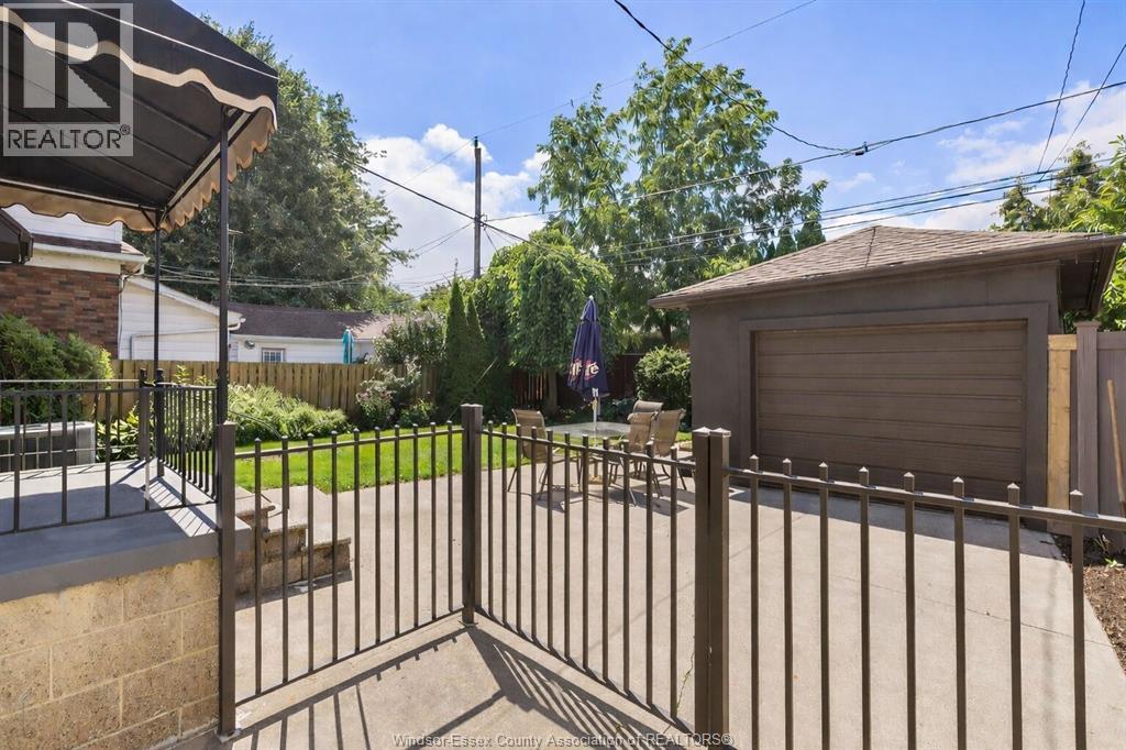 2333 Chilver, Windsor, Ontario  N8W 2V6 - Photo 3 - 26010075