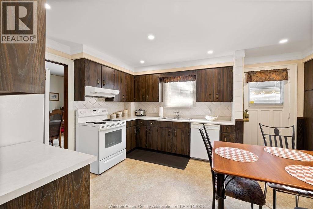 2333 Chilver, Windsor, Ontario  N8W 2V6 - Photo 9 - 26010075