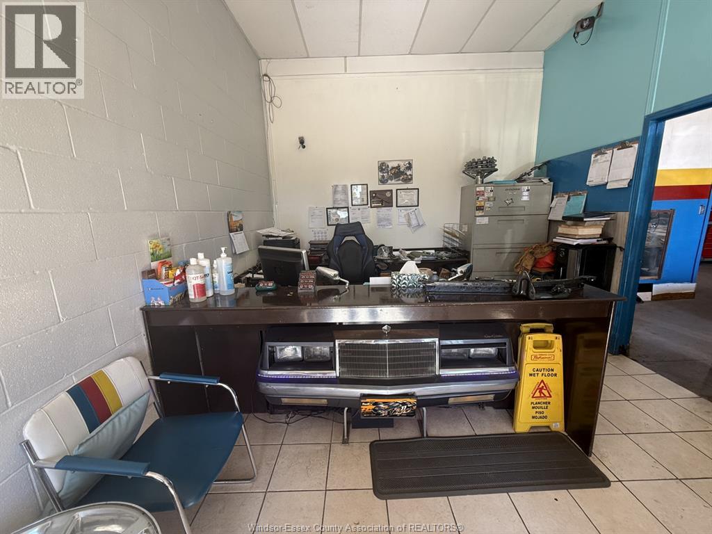3414 Wyandotte Street East, Windsor, Ontario  N8Y 1G1 - Photo 4 - 26010074