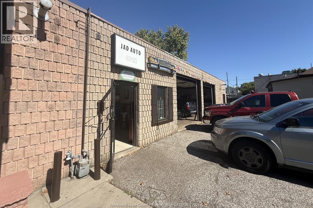 3414 Wyandotte Street East, Windsor, Ontario  N8Y 1G1 - Photo 5 - 26010074