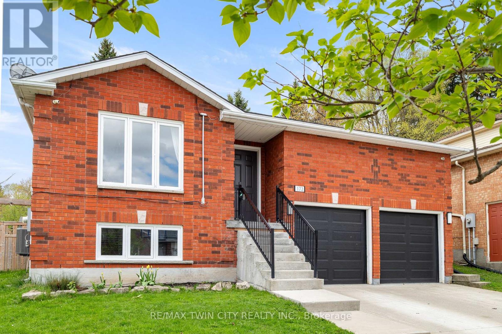 172 General Drive, Kitchener, Ontario  N2K 3S6 - Photo 2 - X13082764
