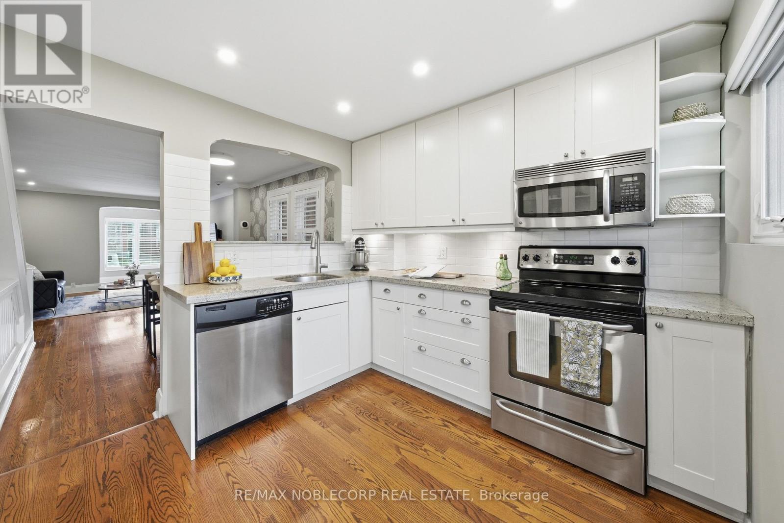 144b Roslin Avenue, Toronto (Lawrence Park North), Ontario  M4N 1Z4 - Photo 12 - C13082820