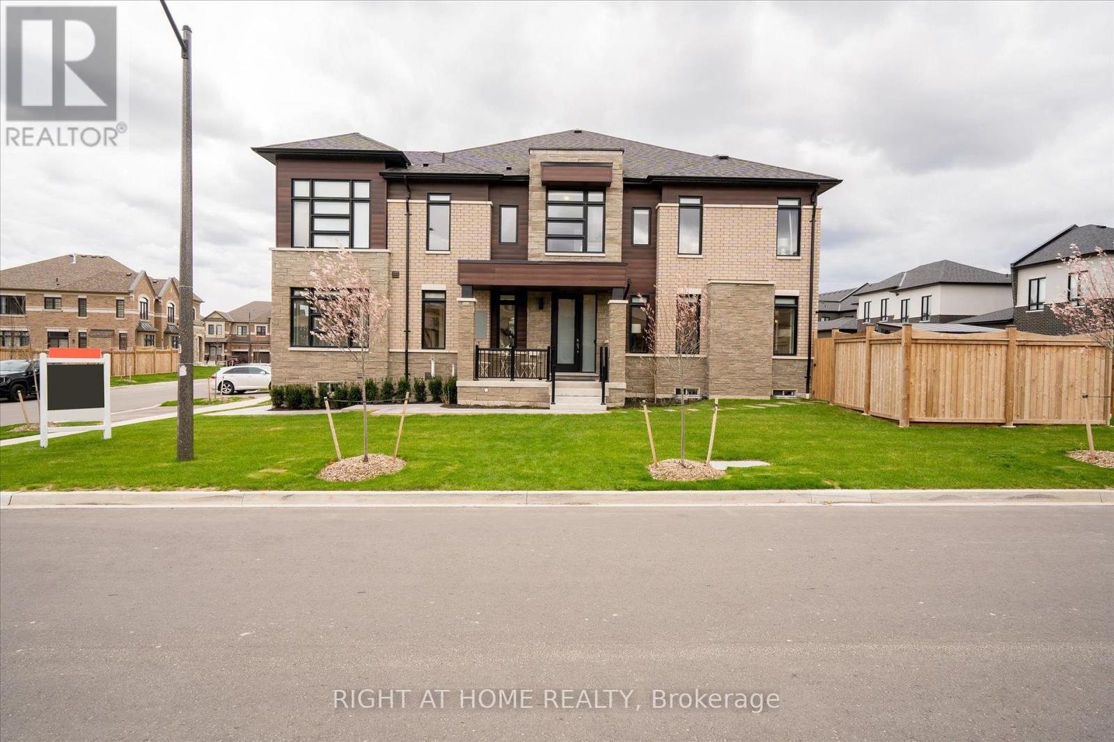 38 VAN WART STREET, Whitby, Ontario