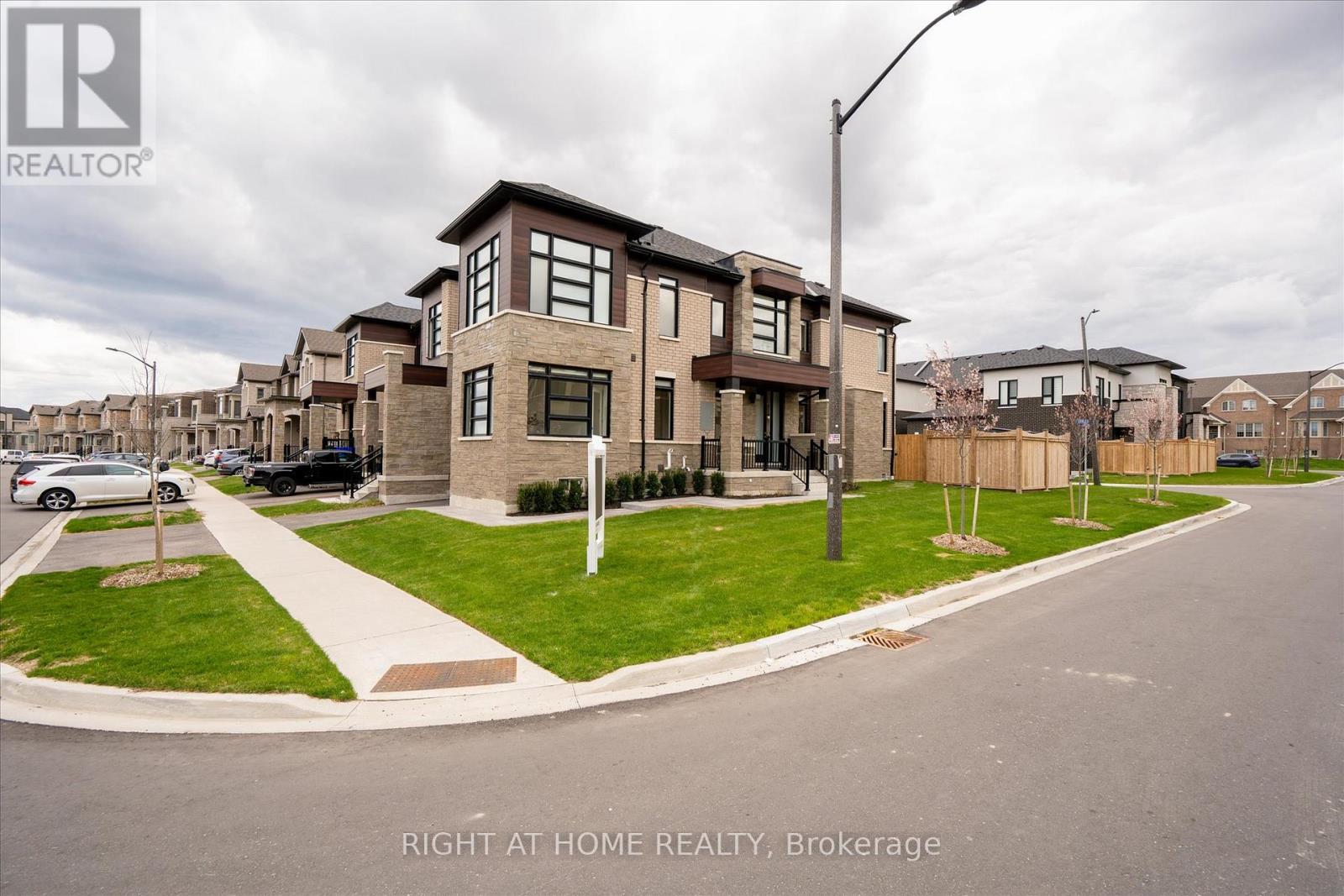38 Van Wart Street, Whitby, Ontario  L1P 0P8 - Photo 2 - E13083006