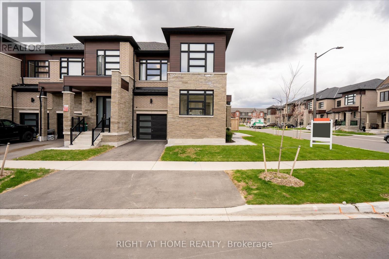 38 Van Wart Street, Whitby, Ontario  L1P 0P8 - Photo 3 - E13083006