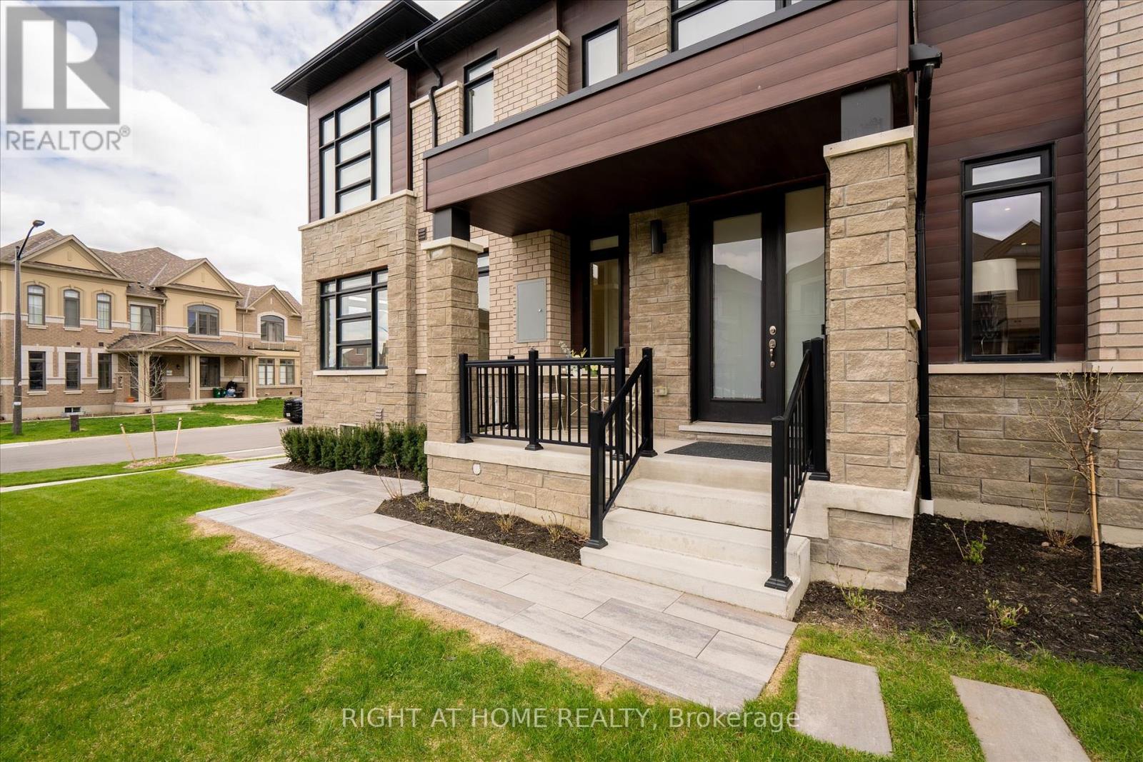 38 Van Wart Street, Whitby, Ontario  L1P 0P8 - Photo 4 - E13083006