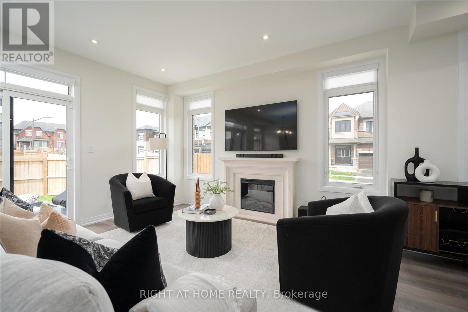 38 Van Wart Street, Whitby, Ontario  L1P 0P8 - Photo 6 - E13083006
