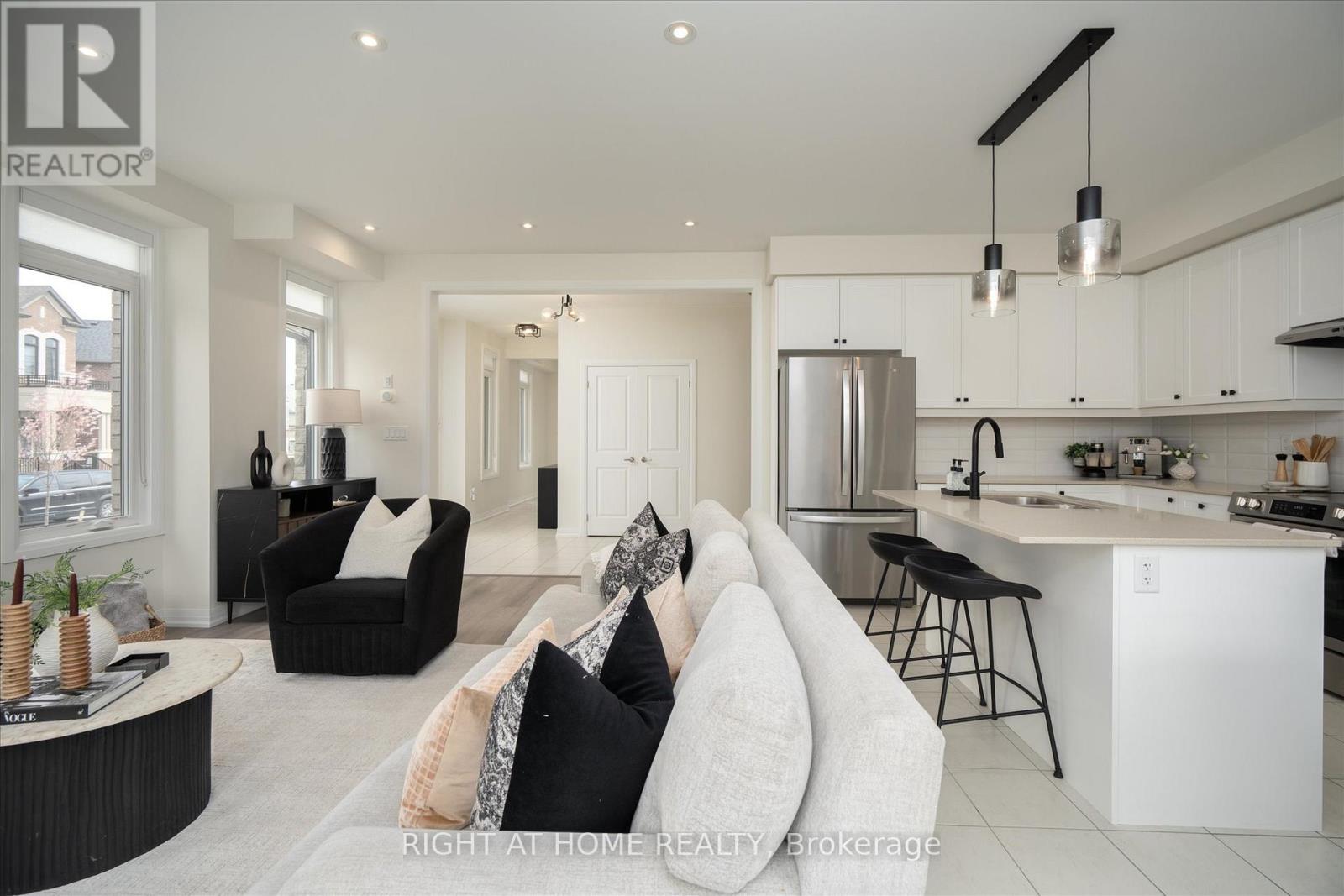 38 Van Wart Street, Whitby, Ontario  L1P 0P8 - Photo 8 - E13083006