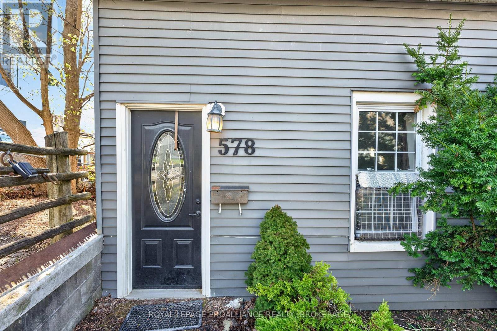 578 Union Street, Kingston (Central City West), Ontario  K7M 2H4 - Photo 3 - X13083388