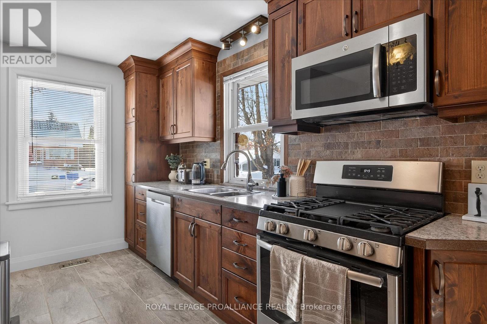 260 Bellevue Street, Peterborough (Northcrest Ward 5), Ontario  K9H 5E5 - Photo 8 - X13082980