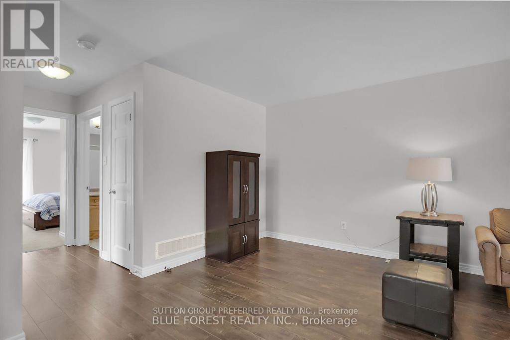 284 Exmouth Circle, London East (East I), Ontario  N5V 5G6 - Photo 7 - X13083284
