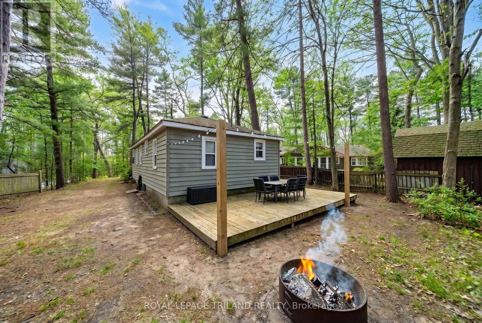 10264 Beach O Pines Road, Lambton Shores (Grand Bend), Ontario  N0M 1T0 - Photo 11 - X13083384