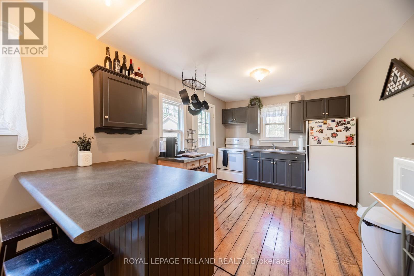 10264 Beach O Pines Road, Lambton Shores (Grand Bend), Ontario  N0M 1T0 - Photo 23 - X13083384
