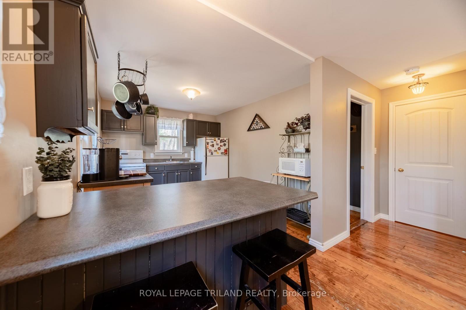 10264 Beach O Pines Road, Lambton Shores (Grand Bend), Ontario  N0M 1T0 - Photo 25 - X13083384