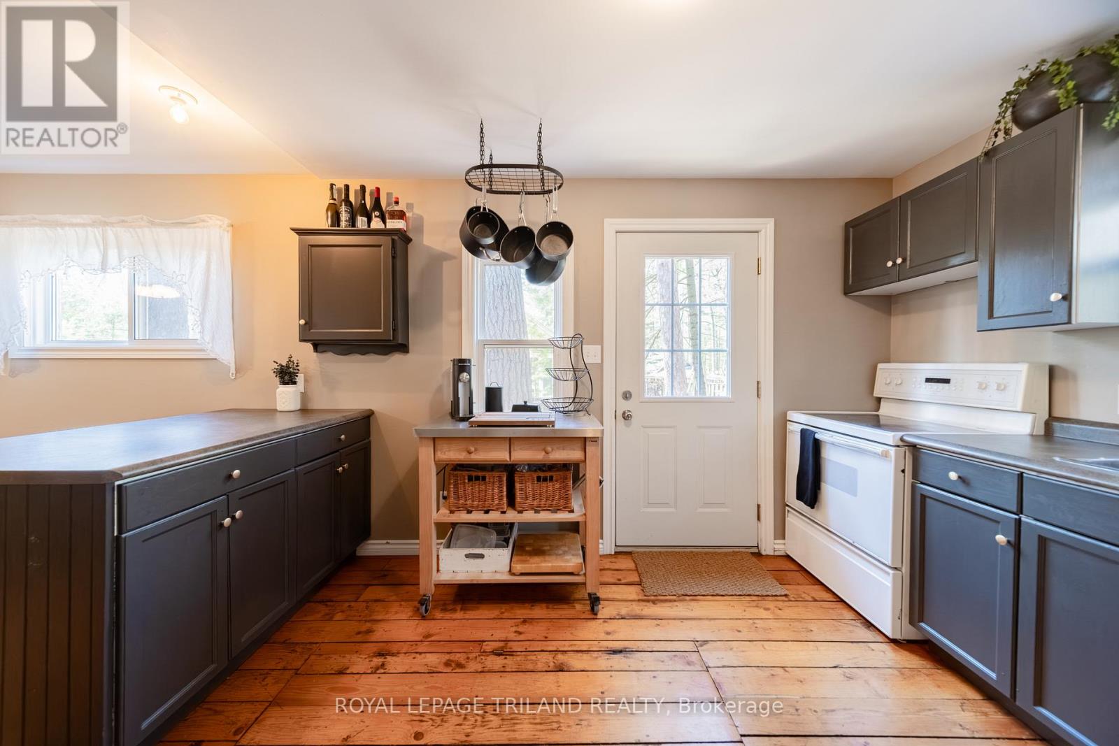 10264 Beach O Pines Road, Lambton Shores (Grand Bend), Ontario  N0M 1T0 - Photo 26 - X13083384
