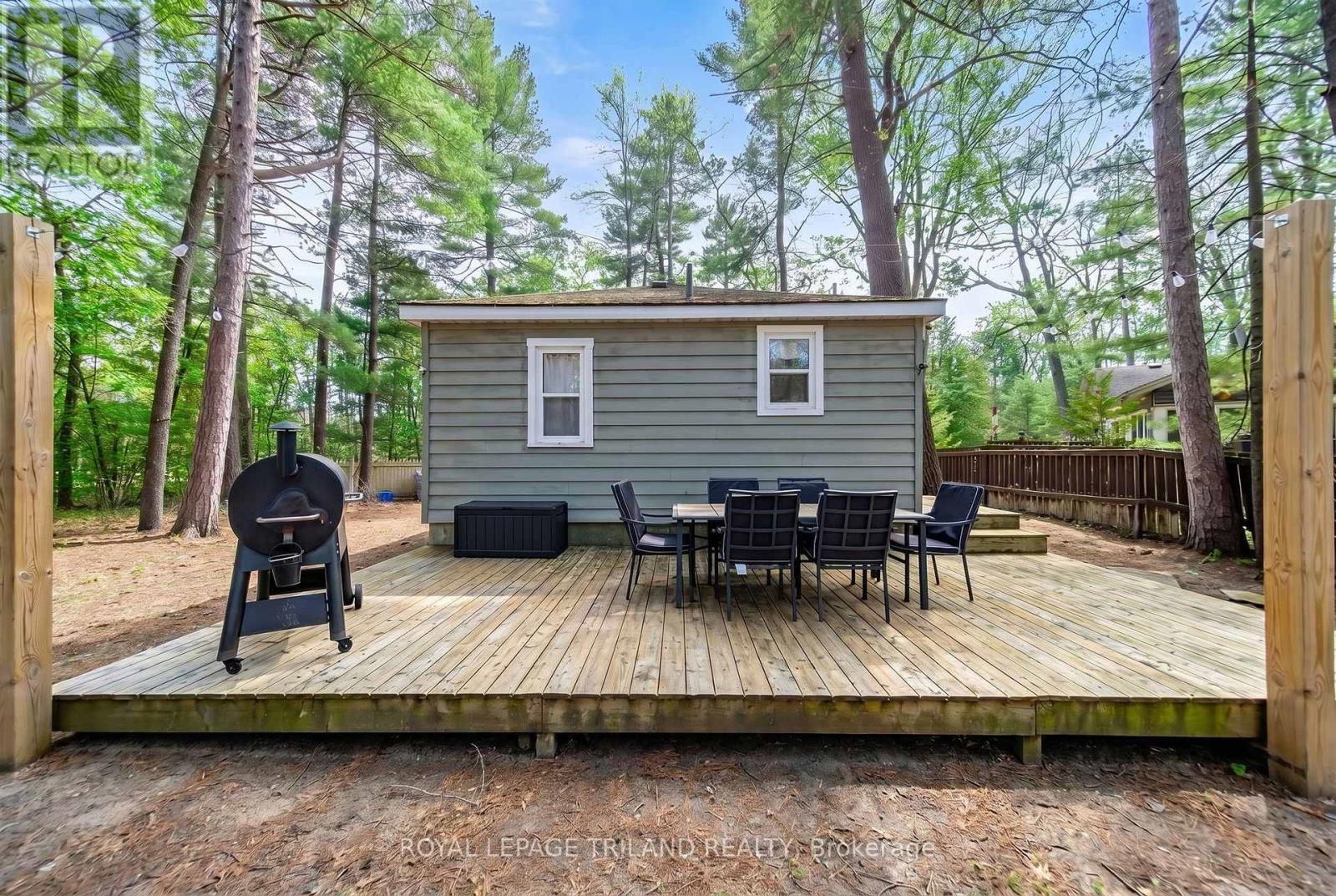 10264 Beach O Pines Road, Lambton Shores (Grand Bend), Ontario  N0M 1T0 - Photo 37 - X13083384