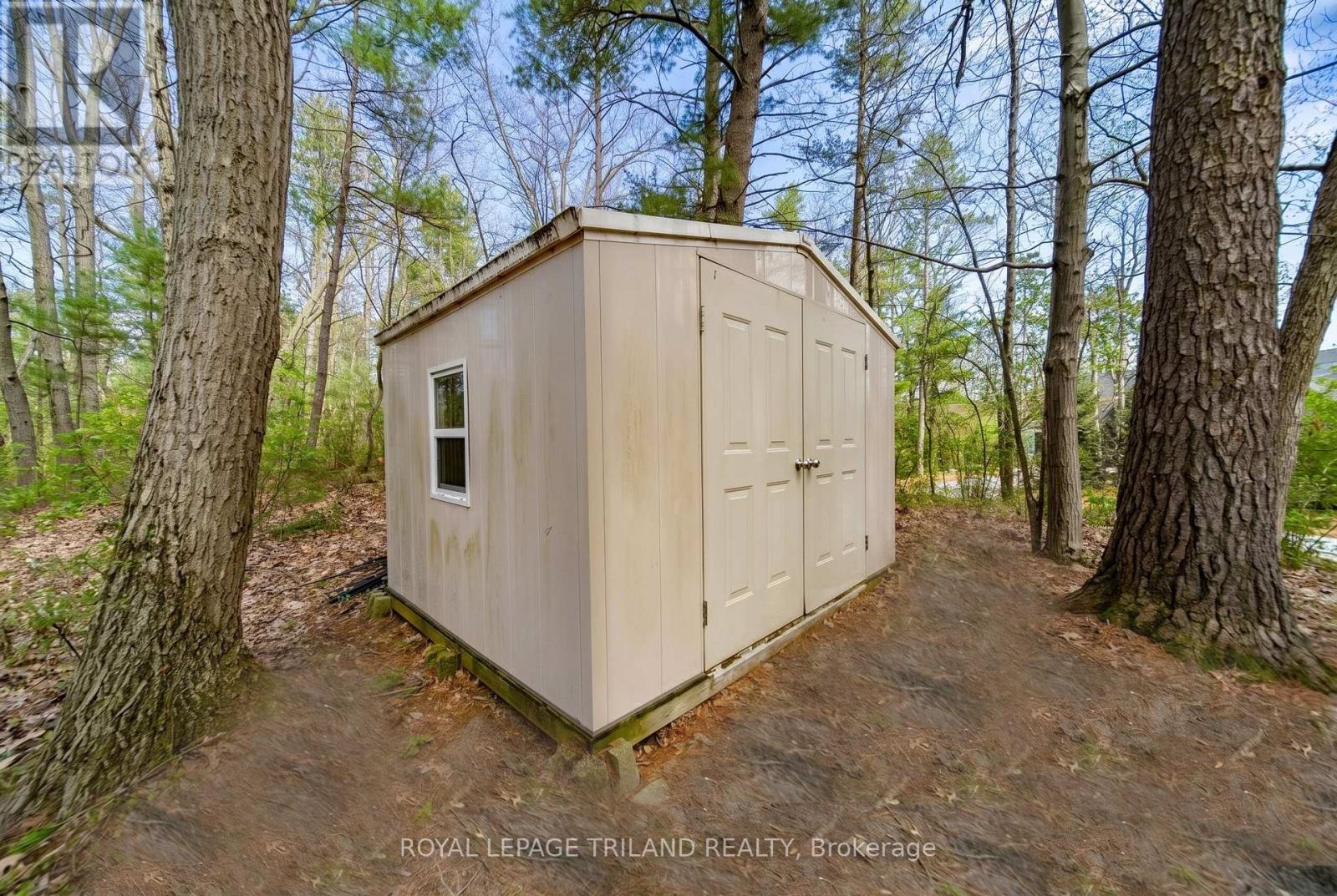 10264 Beach O Pines Road, Lambton Shores (Grand Bend), Ontario  N0M 1T0 - Photo 39 - X13083384