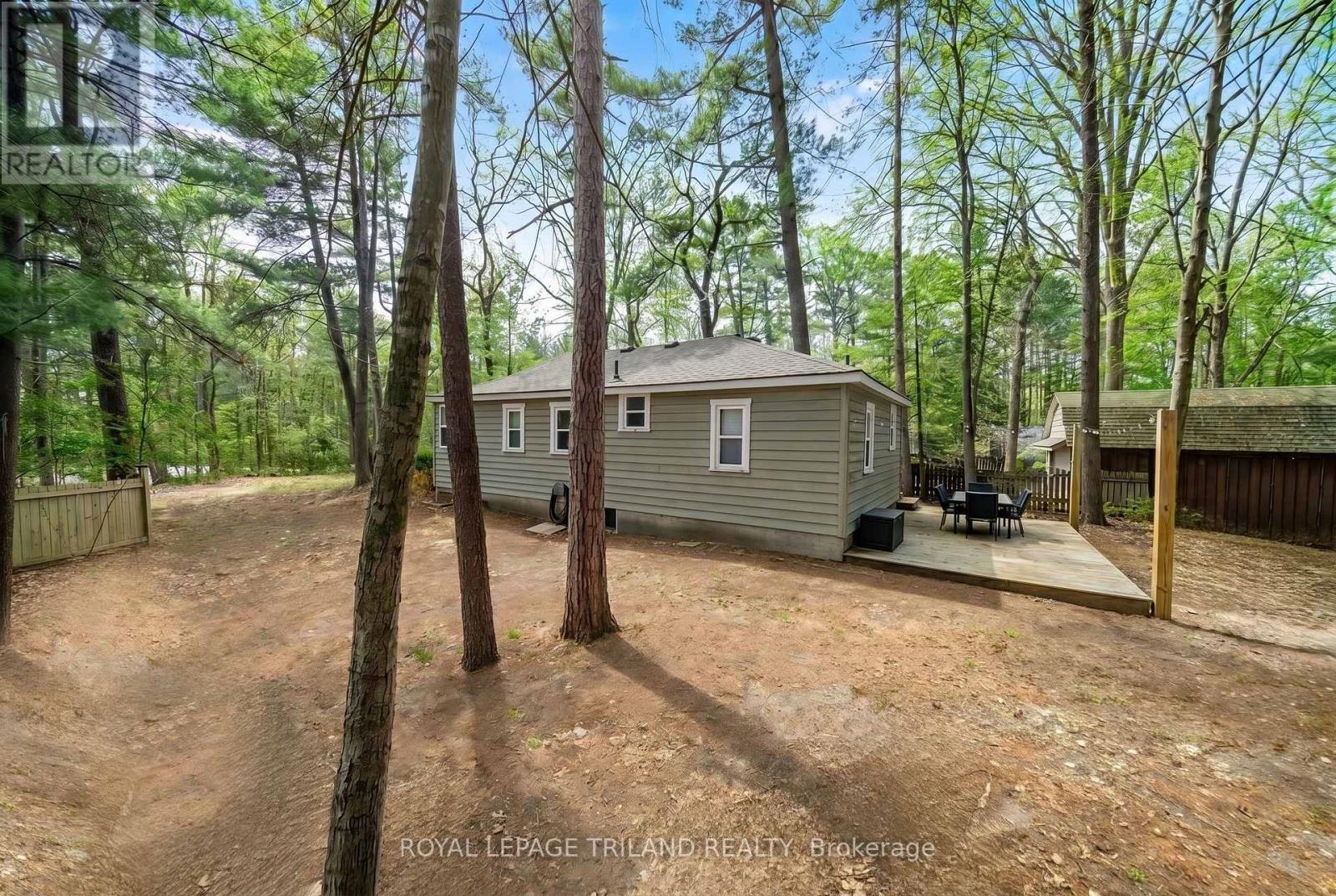 10264 Beach O Pines Road, Lambton Shores (Grand Bend), Ontario  N0M 1T0 - Photo 9 - X13083384