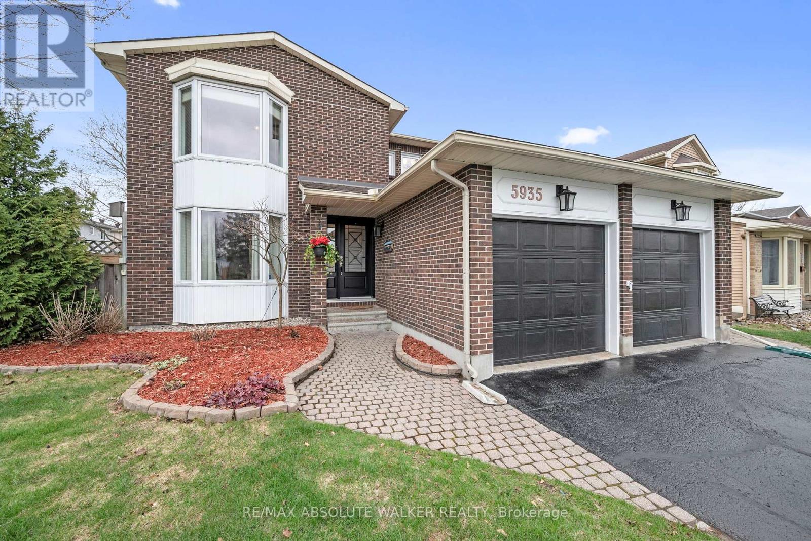 5935 Meadowglen Drive, Ottawa, Ontario  K1C 5Z6 - Photo 2 - X13083018
