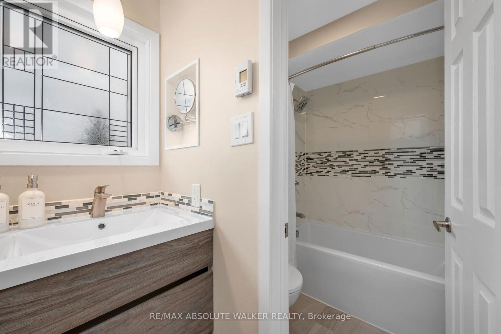 5935 Meadowglen Drive, Ottawa, Ontario  K1C 5Z6 - Photo 24 - X13083018