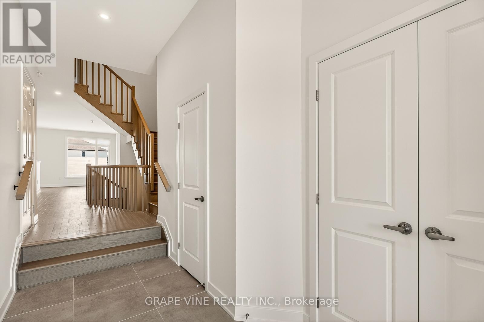122 San Felice Circle, Ottawa, Ontario  K2S 2S7 - Photo 6 - X13083078
