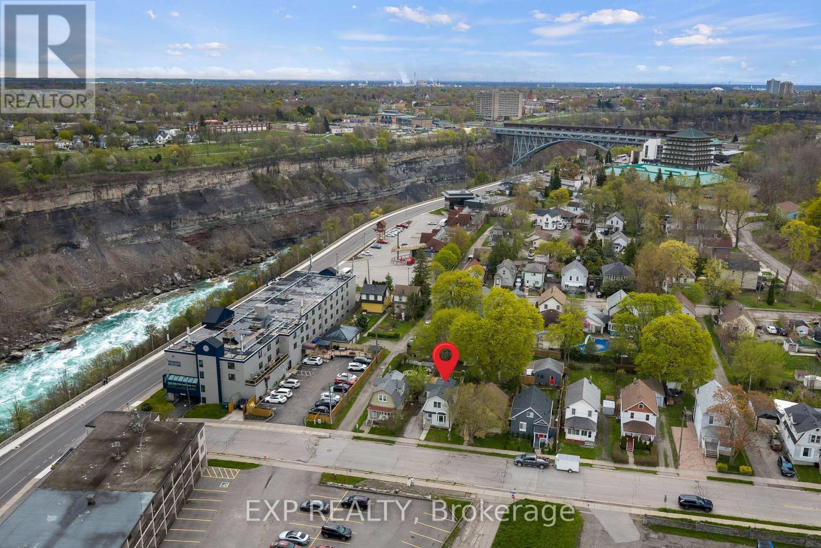 4292 Ferguson Street, Niagara Falls, Ontario  L2E 2X9 - Photo 3 - X13083210
