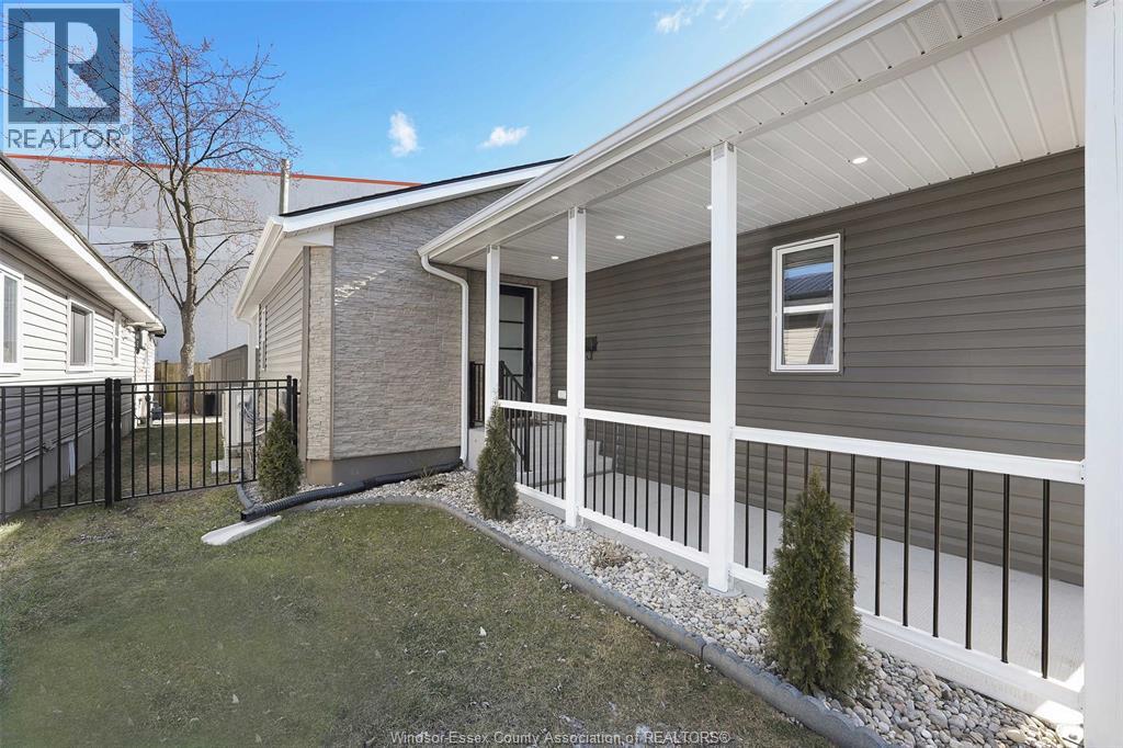 20 Bonita, Windsor, Ontario  N8W 2B5 - Photo 5 - 26010088