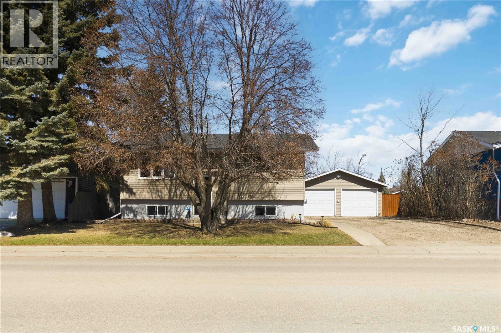 401 3rd Street N, Martensville, Saskatchewan  S0K 2T2 - Photo 2 - SK034849