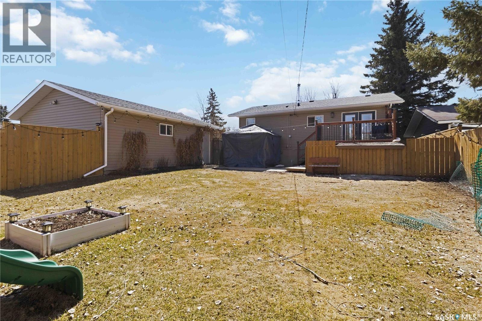 401 3rd Street N, Martensville, Saskatchewan  S0K 2T2 - Photo 28 - SK034849