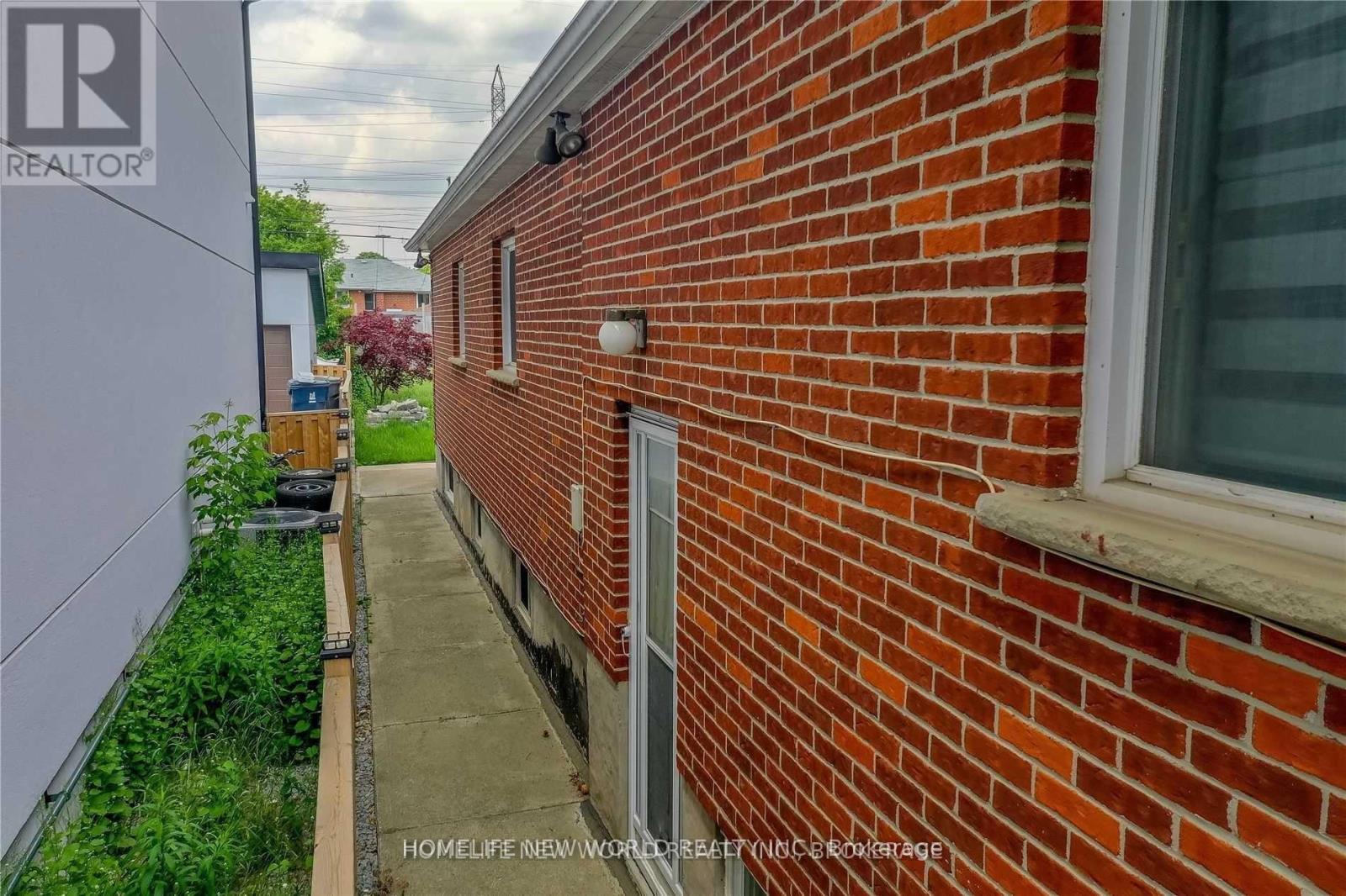 88 Pemberton Avenue, Toronto, Ontario  M2M 1Y5 - Photo 15 - C13076084