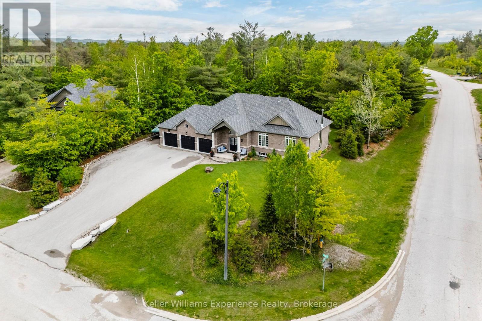 1 Topaz Court, Oro-Medonte, Ontario  L0L 2E0 - Photo 2 - S13083342