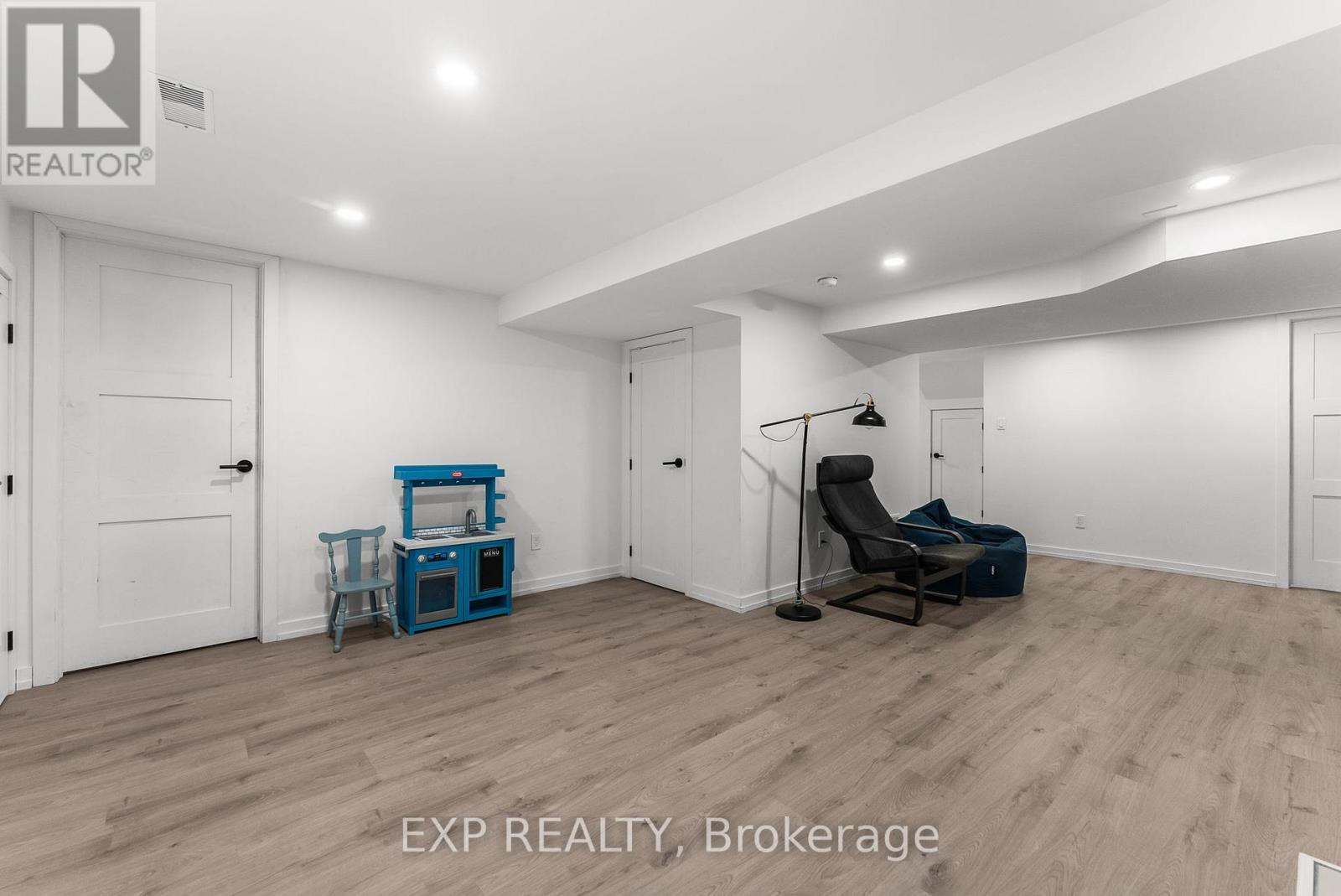 16 Lorne Street, Georgina (Sutton & Jackson's Point), Ontario  L0E 1L0 - Photo 29 - N13082760