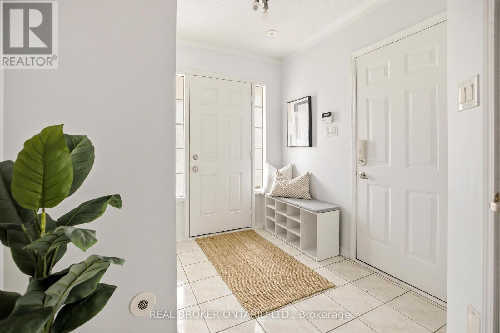 806 Shortreed Crescent, Milton (Co Coates), Ontario  L9T 0E9 - Photo 4 - W13082882